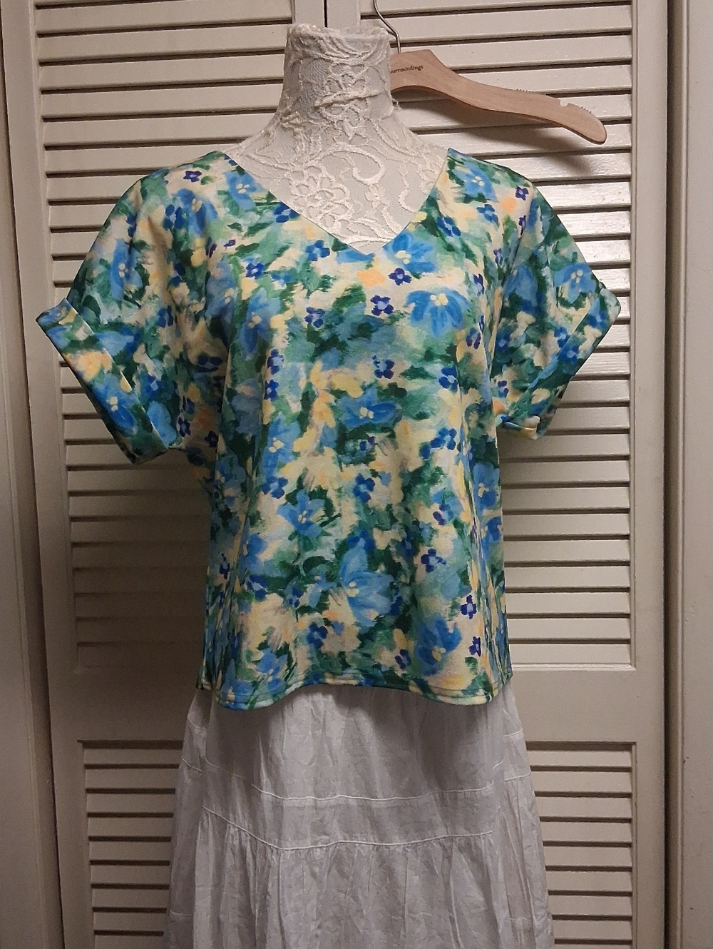 Festy Floral V-Neck Short Sleeve Y2k Top New With Tags